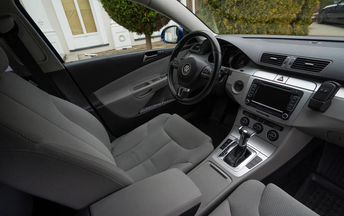 Volkswagen Passat cena 18450 przebieg: 255000, rok produkcji 2009 z Piaseczno małe 121